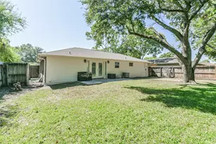 2502 Drummer Dr, League City, TX 77573 - Photo 15