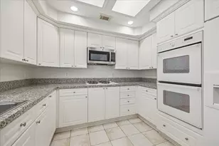 2422 Dorrington St, Houston, TX 77030 - Photo 3