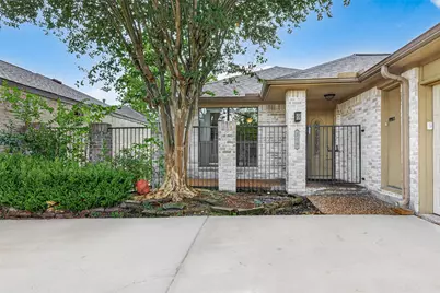 219 Essex Place, Stafford, TX 77477 - Photo 7