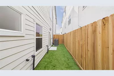 602 Skyland Terrace Way, Houston, TX 77009 - Photo 37