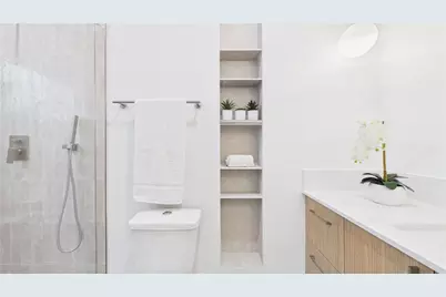 602 Skyland Terrace Way, Houston, TX 77009 - Photo 11