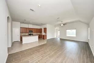 12421 Berberry Dr, Texas City, TX 77568 - Photo 5