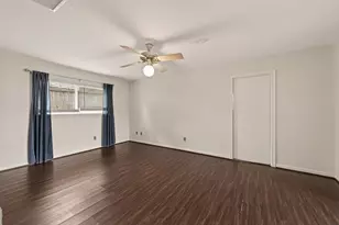 206 Briar Hill Dr, Houston, TX 77042 - Photo 35