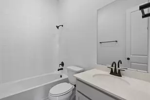 3921 Sterling Springs Ln, League City, TX 77573 - Photo 15