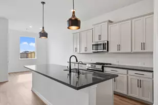 3921 Sterling Springs Ln, League City, TX 77573 - Photo 5