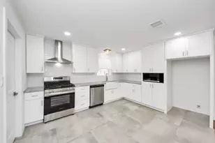 4218 T C Jester Blvd, Houston, TX 77018 - Photo 5