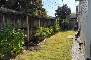2241 Naomi St, Houston, TX 77054 - Photo 9