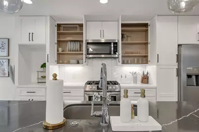 246 N Walden Elms Circle, The Woodlands, TX 77382 - Photo 11