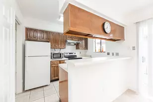 2120 Wilcrest Dr, Houston, TX 77042 - Photo 9