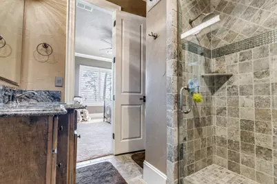 4 Island Green Court, Kingwood, TX 77339 - Photo 27