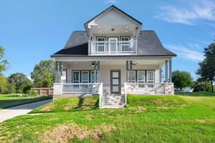 345 Edgewater Dr, Livingston, TX 77351 - Photo 1