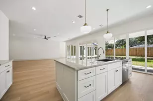 4817 Kingfisher Dr, Houston, TX 77035 - Photo 3