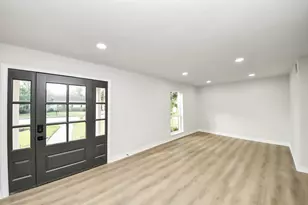 10806 Olympia Dr, Houston, TX 77042 - Photo 3