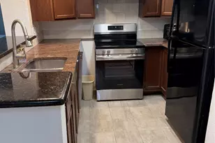 10855 Meadowglen Ln, Houston, TX 77042 - Photo 5