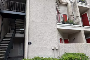 10855 Meadowglen Ln, Houston, TX 77042 - Photo 15