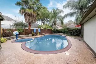 2105 Meadow Parkway N N, League City, TX 77573 - Photo 5