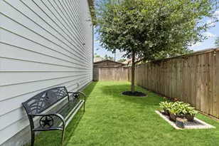 2422 Cochran St, Houston, TX 77009 - Photo 5