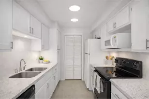 6602 Harbor Town Dr, Houston, TX 77036 - Photo 5