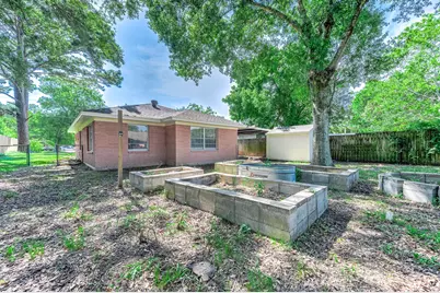 1033 S Booth Lane, Alvin, TX 77511 - Photo 19