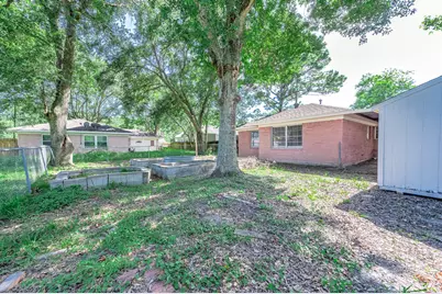 1033 S Booth Lane, Alvin, TX 77511 - Photo 17