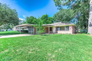 1033 S Booth Ln, Alvin, TX 77511 - Photo 1
