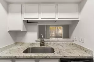 2025 Augusta Dr, Houston, TX 77057 - Photo 13