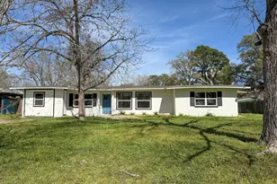 427 Wood St, Navasota, TX 77868 - Photo 1