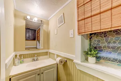 1206 17th Street #B, Galveston, TX 77550 - Photo 17