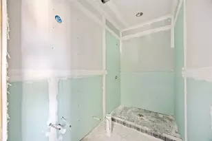 801 E 32nd 1/2 St, Houston, TX 77022 - Photo 33