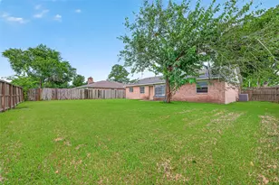 9903 Towne Tower Ln, Sugar Land, TX 77498 - Photo 33