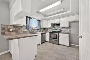 9903 Towne Tower Ln, Sugar Land, TX 77498 - Photo 11