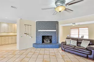 34 W Dansby Dr, Galveston, TX 77551 - Photo 3