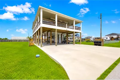 952 Sandollar, Crystal Beach, TX 77650 - Photo 3