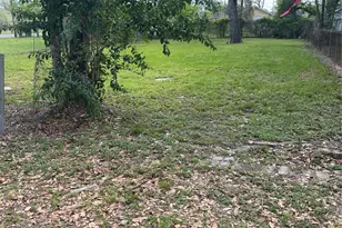 1718 Worms St, Houston, TX 77020 - Photo 1