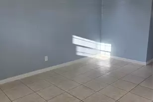 1016 E Tri Oaks Ln, Houston, TX 77043 - Photo 5