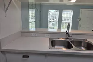 1016 E Tri Oaks Ln, Houston, TX 77043 - Photo 7