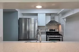 1016 E Tri Oaks Ln, Houston, TX 77043 - Photo 9