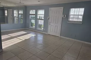 1016 E Tri Oaks Ln, Houston, TX 77043 - Photo 3