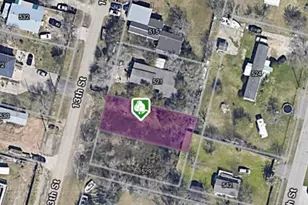 525 13th St, Dickinson, TX 77539 - Photo 1