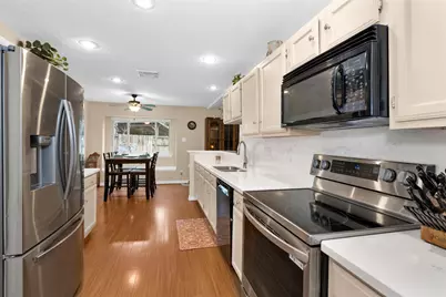 315 Thistlewood Court, League City, TX 77573 - Photo 9