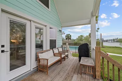 242 Debbie Lane, Dickinson, TX 77539 - Photo 3