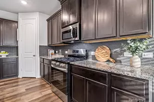 118 Violet Carson Ct, Conroe, TX 77318 - Photo 5