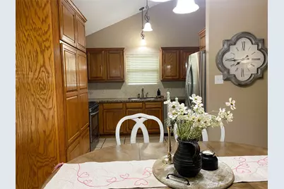 810 Live Oak Avenue, Bay City, TX 77414 - Photo 3