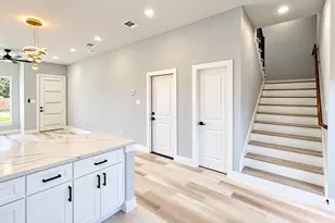 8704 Southview St, Houston, TX 77051 - Photo 7