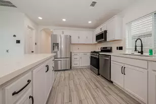 12915 Stratford Heights Dr, Sugar Land, TX 77498 - Photo 11