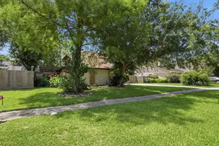 2315 Hampton Rd, League City, TX 77573 - Photo 1