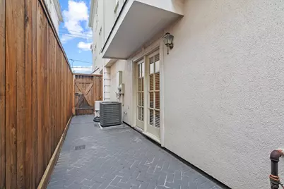 118 Oak Place Drive, Houston, TX 77006 - Photo 21