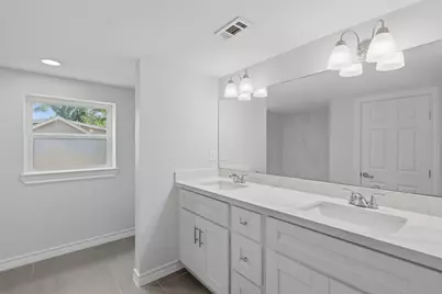 7826 Twin Hills Drive, Houston, TX 77071 - Photo 23