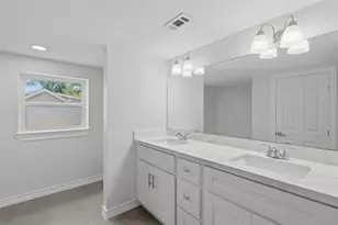 7826 Twin Hills Dr, Houston, TX 77071 - Photo 23