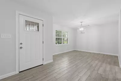 7826 Twin Hills Drive, Houston, TX 77071 - Photo 9